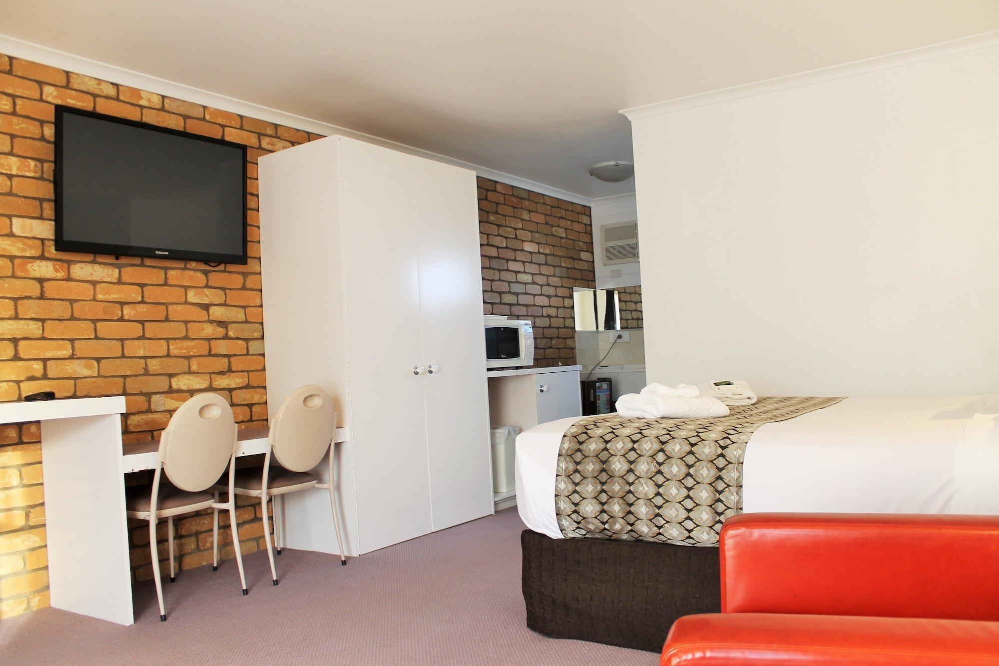 Gateway Motor Inn Уорнъмбул Екстериор снимка
