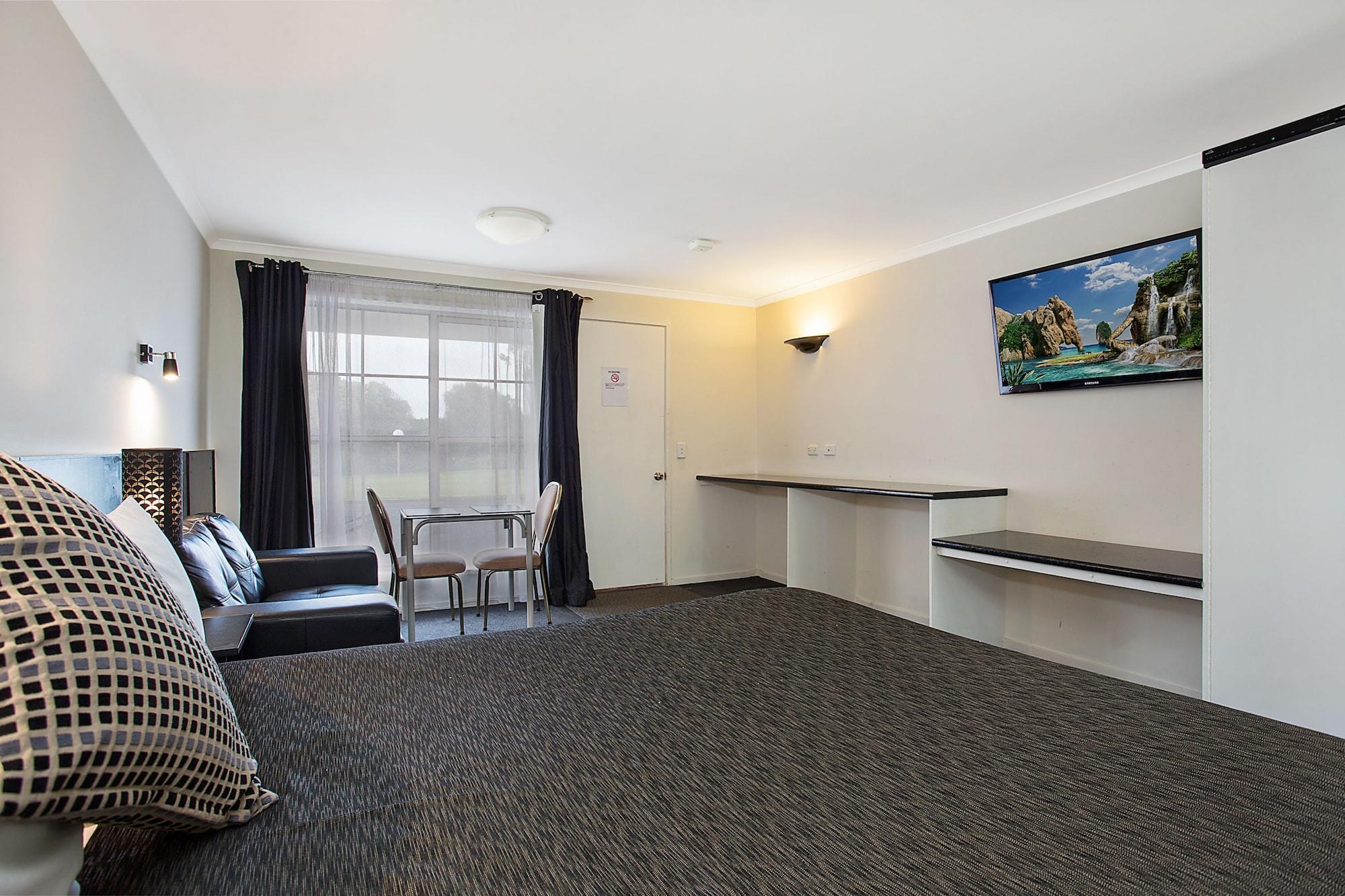 Gateway Motor Inn Уорнъмбул Екстериор снимка