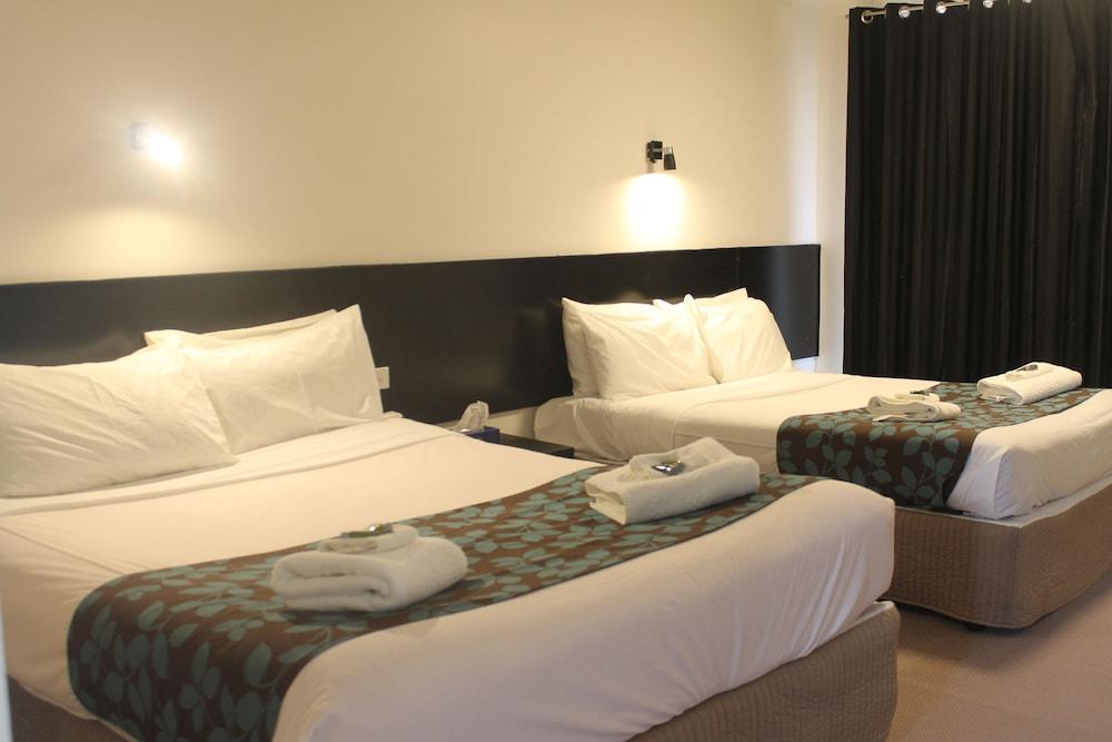 Gateway Motor Inn Уорнъмбул Екстериор снимка
