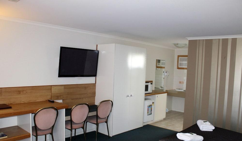 Gateway Motor Inn Уорнъмбул Екстериор снимка