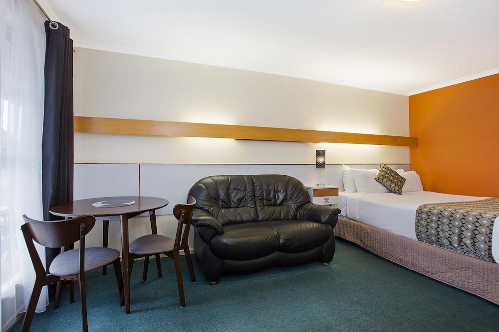 Gateway Motor Inn Уорнъмбул Екстериор снимка