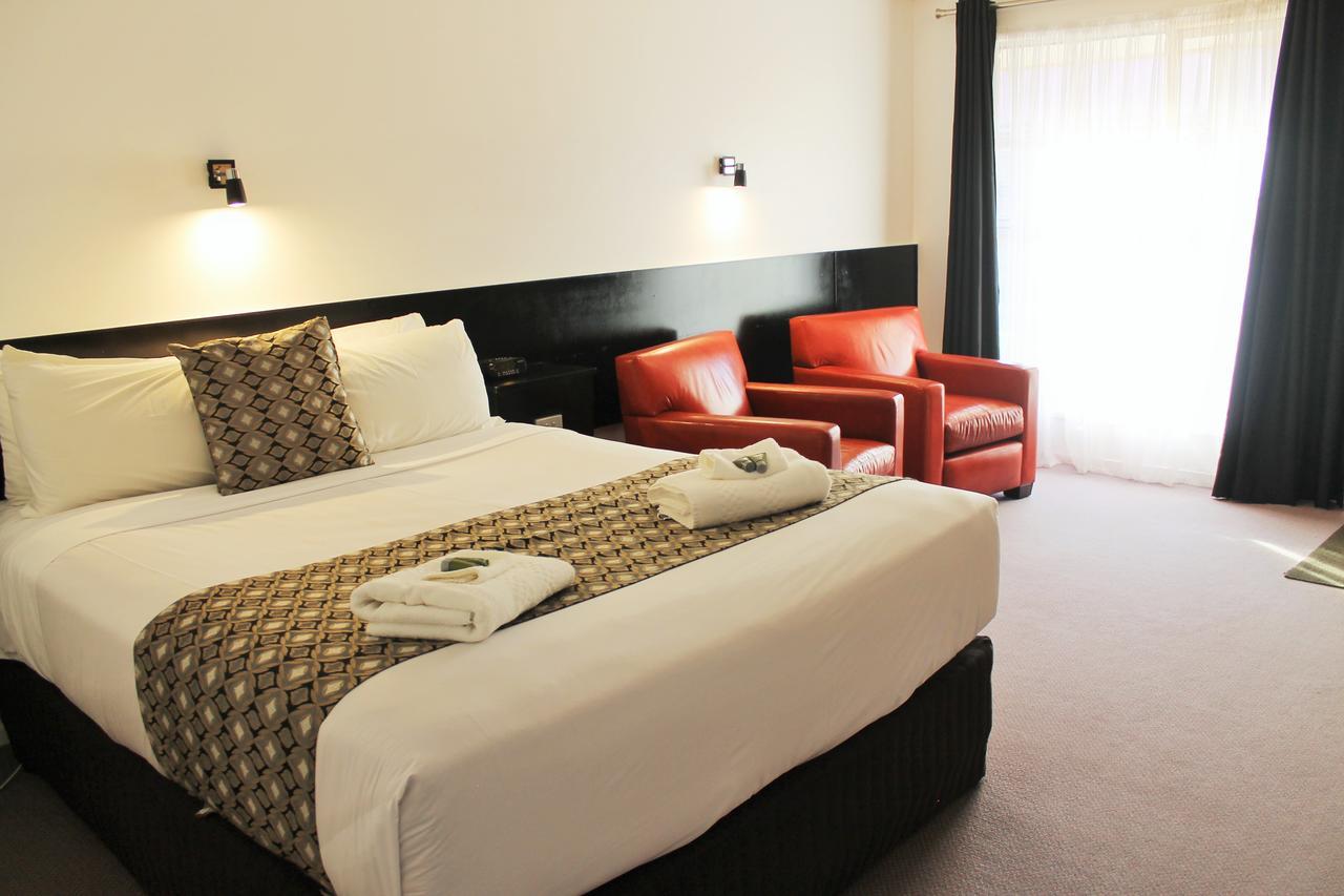 Gateway Motor Inn Уорнъмбул Екстериор снимка