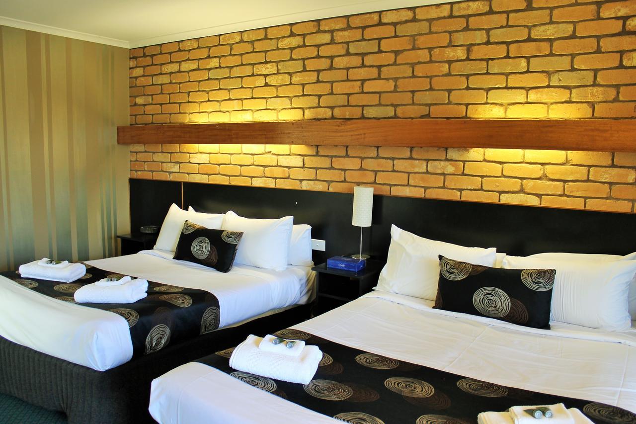 Gateway Motor Inn Уорнъмбул Екстериор снимка
