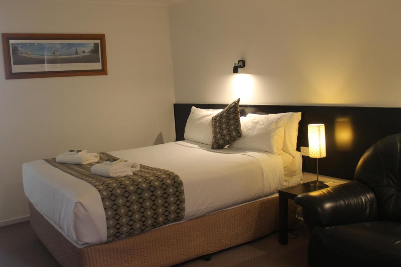 Gateway Motor Inn Уорнъмбул Екстериор снимка