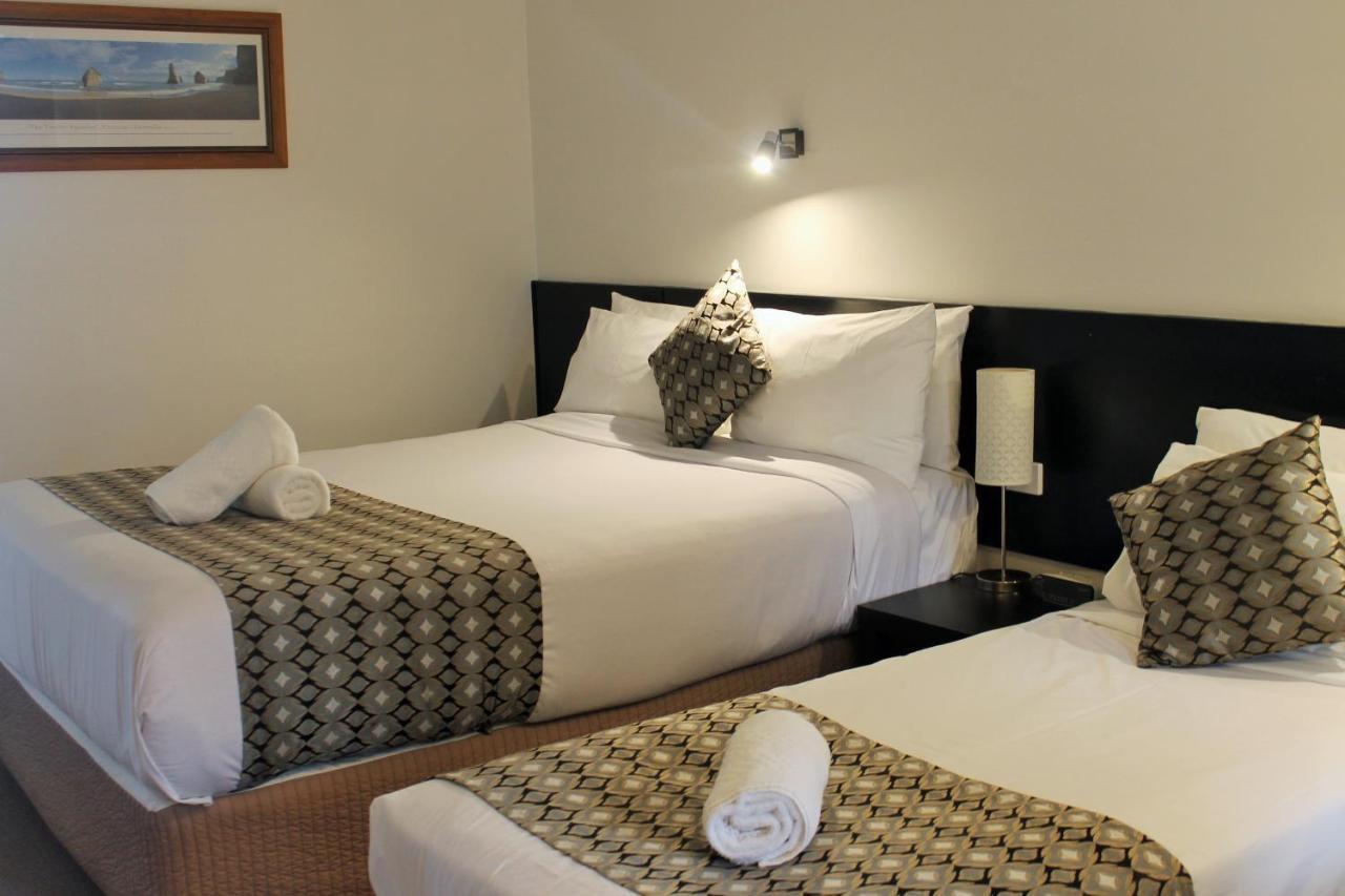 Gateway Motor Inn Уорнъмбул Екстериор снимка