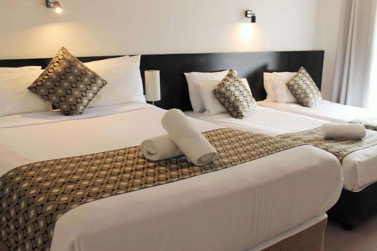 Gateway Motor Inn Уорнъмбул Екстериор снимка