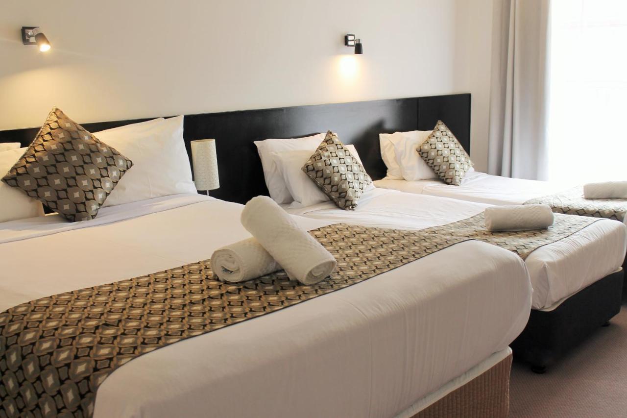 Gateway Motor Inn Уорнъмбул Екстериор снимка