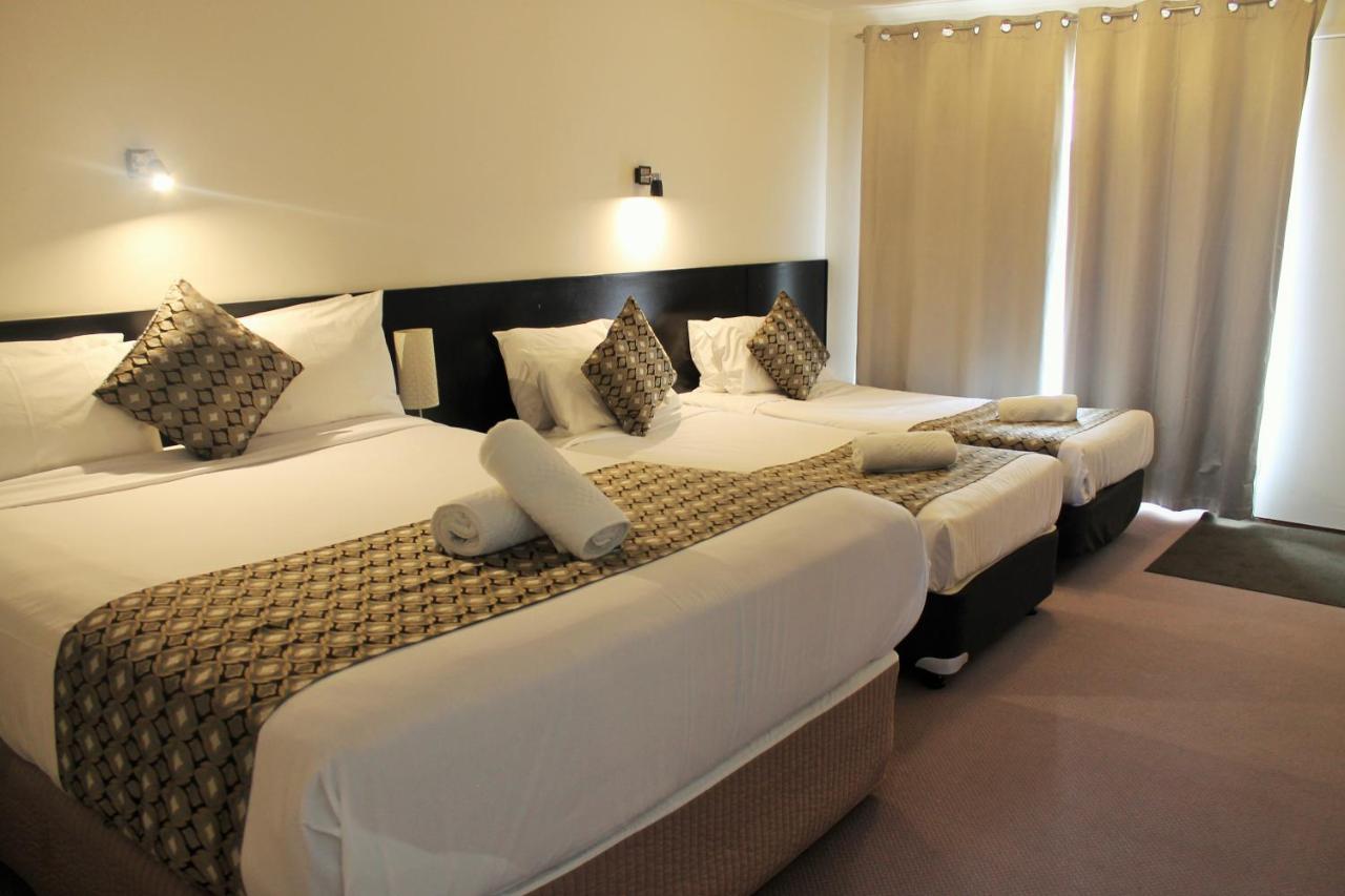 Gateway Motor Inn Уорнъмбул Екстериор снимка