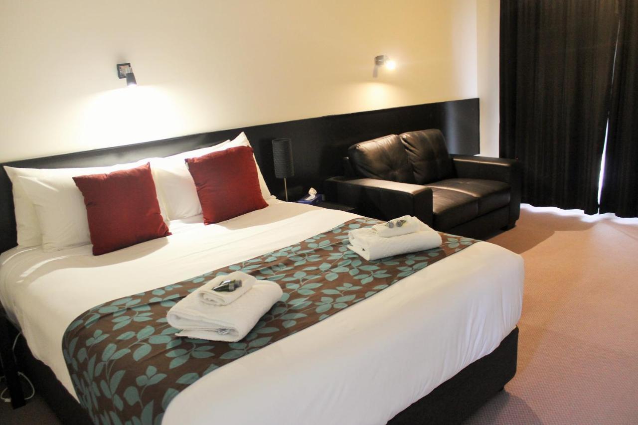 Gateway Motor Inn Уорнъмбул Екстериор снимка