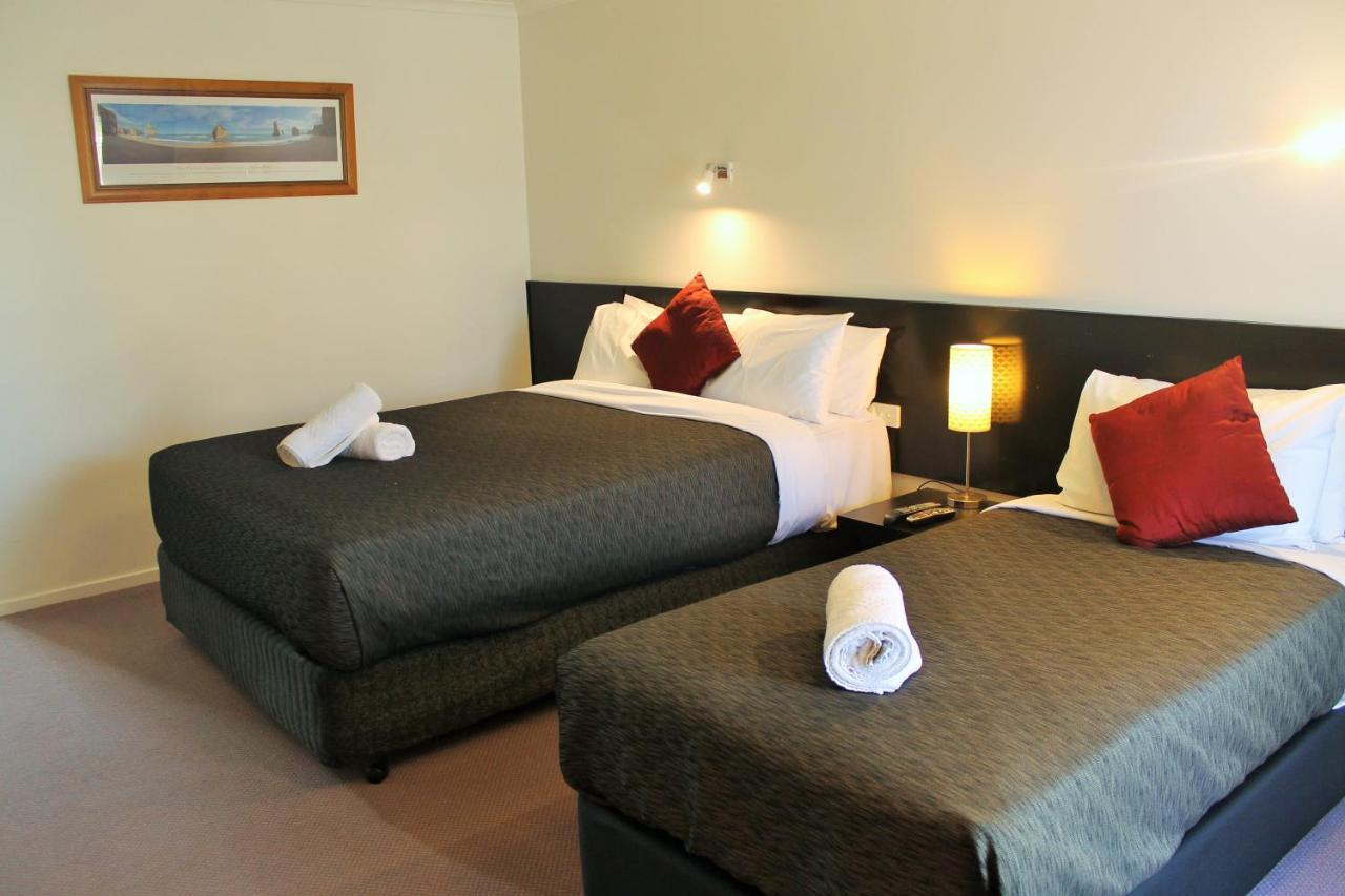 Gateway Motor Inn Уорнъмбул Екстериор снимка